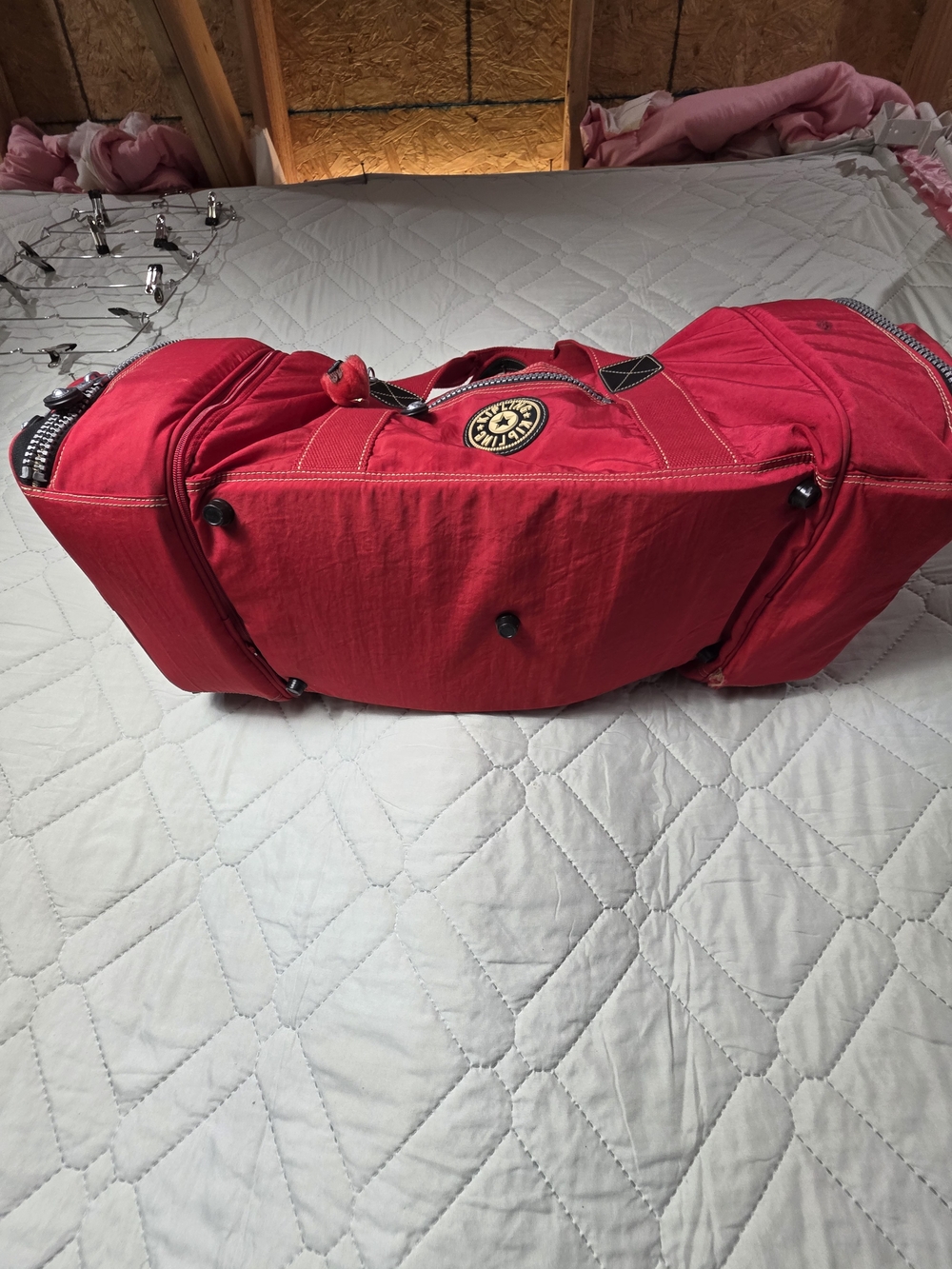 KIPLING VINTAGE LARGE RED CARRY ON DUFFLE & CROSSBODY BAG - Picture 11 of 14